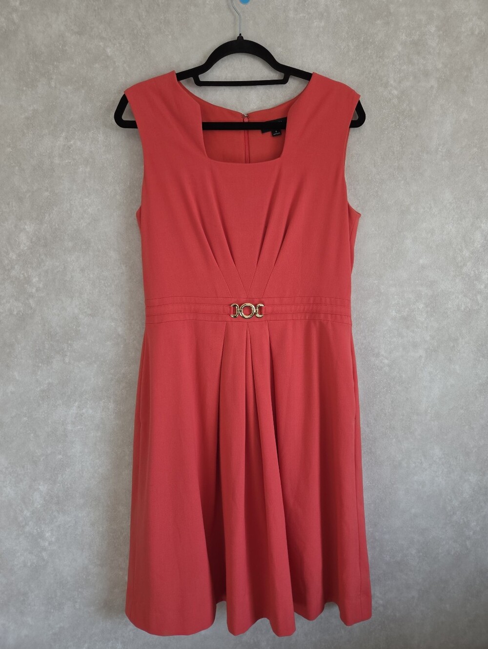 Tahari Arthur S. Levine Coral Red Size 8 Professional Knee Length Dress